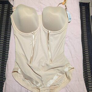 Maidenform Women's Convertible Body Shaper w/ Built-In Underwire Bra Sz 40DD NWT